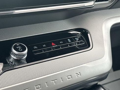 New 2025 Ford Expedition Active image 35