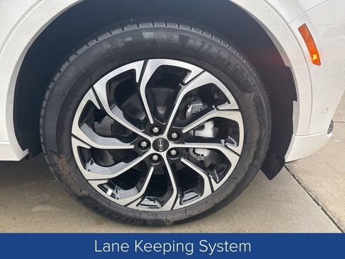 Used 2024 Lincoln Nautilus Reserve w/ Equipment Group 202A image 7