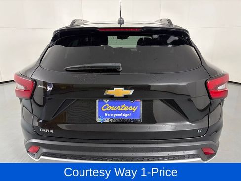 Used 2024 Chevrolet Trax LT FWD image 9