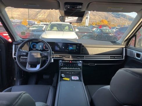 Used 2025 Hyundai Santa Fe XRT image 17