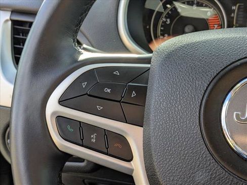 Used 2018 Jeep Cherokee Latitude Plus w/ Cold Weather Group image 14