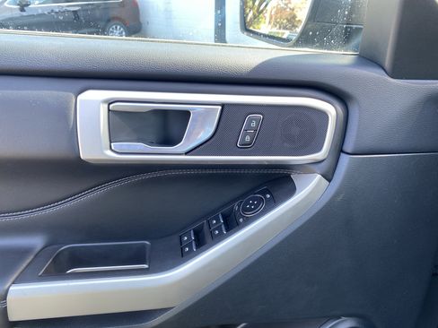 Used 2023 Ford Explorer XLT w/ Equipment Group 202A image 14