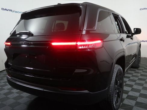 New 2026 Jeep Grand Cherokee Altitude AWD/4WD image 6