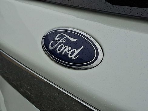 Used 2021 Ford Explorer XLT image 29