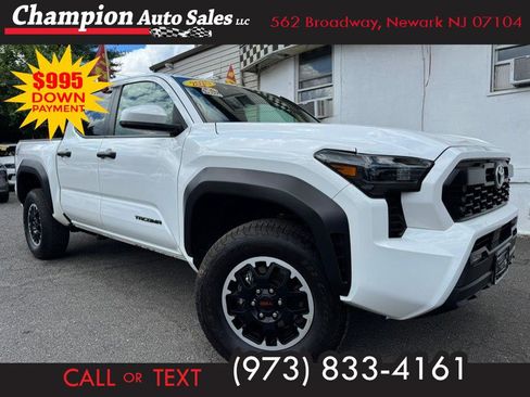Used 2025 Toyota Tacoma TRD Off-Road AWD/4WD image 1