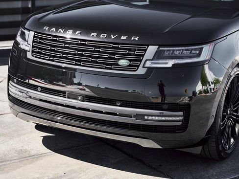 Used 2025 Land Rover Range Rover Long Wheelbase SE image 7