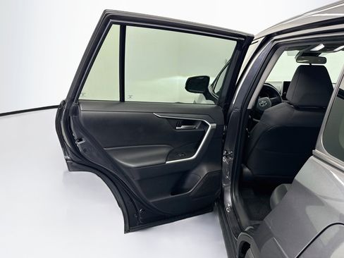 Used 2025 Toyota RAV4 XLE AWD/4WD image 26
