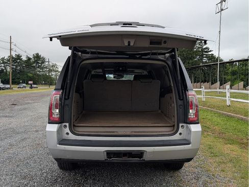 Used 2019 GMC Yukon XL SLT w/ Open Road Package AWD/4WD image 7