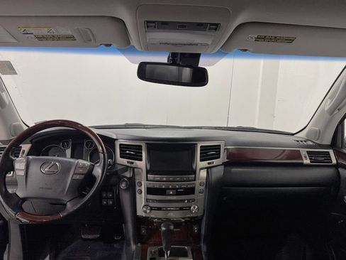 Used 2015 Lexus LX 570 4WD w/ Luxury Package image 2