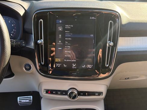 Used 2019 Volvo XC40 T5 Momentum image 13