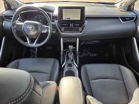 Used 2023 Toyota Corolla Cross XLE image 16