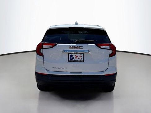 Used 2022 GMC Terrain SLE w/ LPO, Floor Liner Package FWD image 6