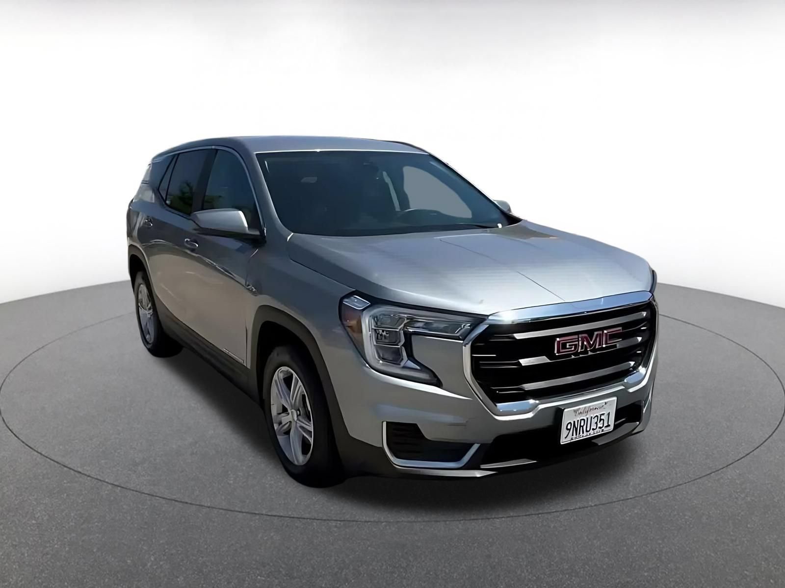 Used 2024 GMC Terrain SLE FWD image 3
