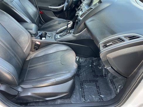 Used 2013 Ford Focus Titanium w/ Titanium Handling Pkg FWD image 10