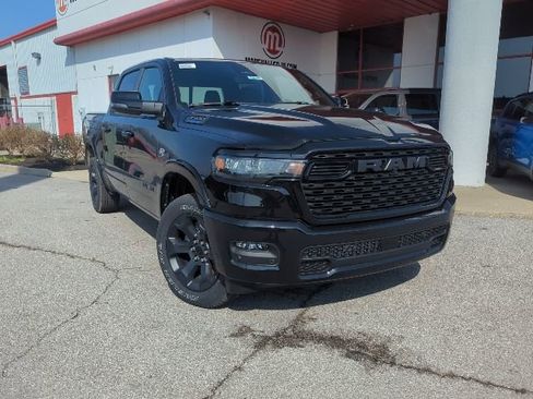 New 2026 RAM 1500 4x4 Crew Cab image 2