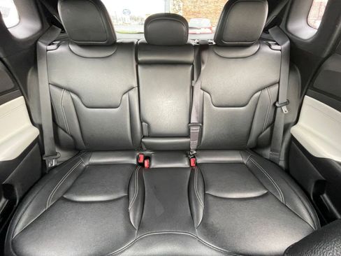 Used 2025 Jeep Compass Limited image 39