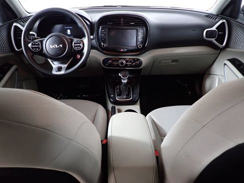 Used 2025 Kia Soul LX w/ LX Technology Package FWD image 27
