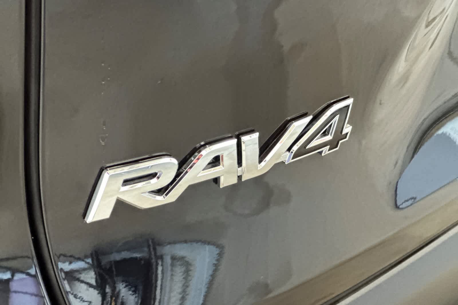 Used 2025 Toyota RAV4 XLE w/ Convenience Package AWD/4WD image 17
