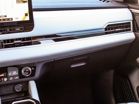New 2025 Mitsubishi Outlander SE FWD image 17