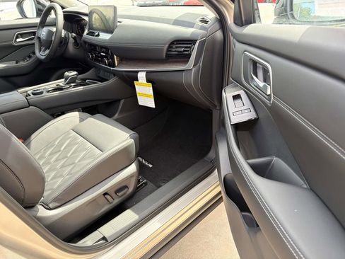 New 2026 Nissan Rogue Platinum AWD/4WD image 11