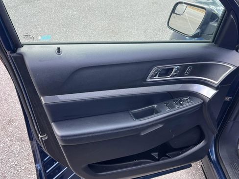 Used 2017 Ford Explorer XLT FWD image 12