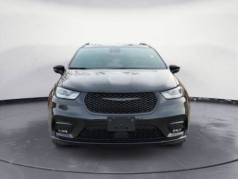 Used 2024 Chrysler Pacifica Limited w/ S Appearance Package image 9