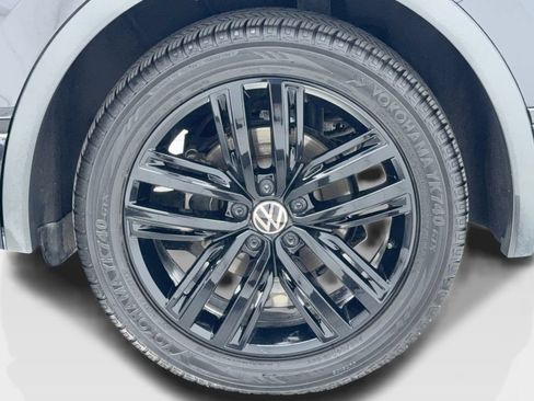 Used 2022 Volkswagen Tiguan SE R-Line FWD image 18