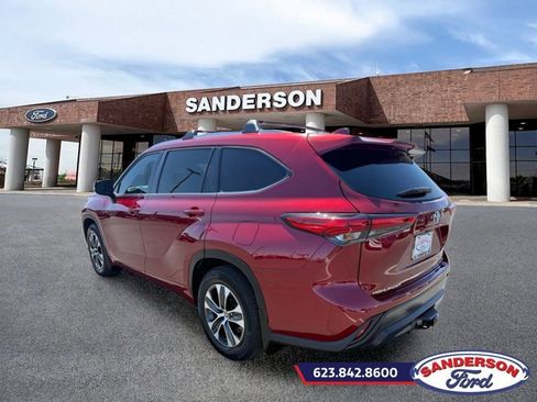 Used 2021 Toyota Highlander XLE AWD/4WD image 5