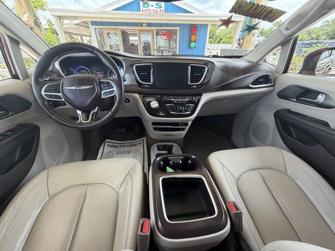 Used 2017 Chrysler Pacifica Touring-L Plus FWD image 21