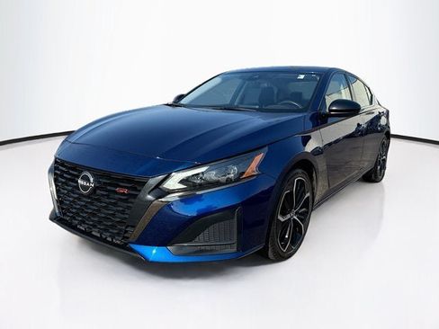 Used 2024 Nissan Altima 2.5 SR FWD image 1