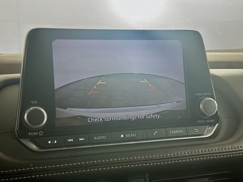 Used 2023 Nissan Rogue SV FWD image 22