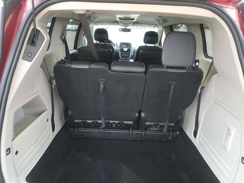 Used 2014 Chrysler Town & Country Touring FWD image 14