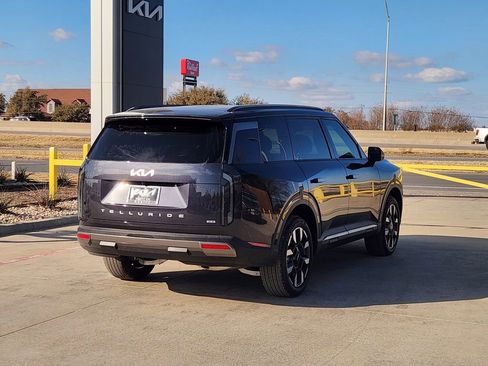 New 2027 Kia Telluride S image 3