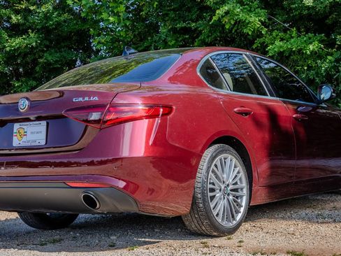 Used 2019 Alfa Romeo Giulia Ti w/ Quick Order Package 22Z Lusso RWD image 5