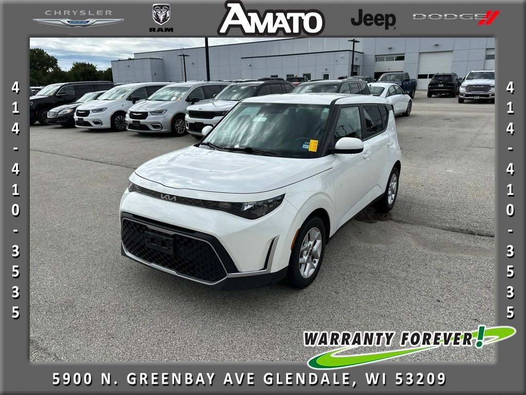 Used 2024 Kia Soul LX w/ Option Group 015 FWD image 1