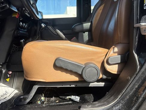 Used 2013 Jeep Wrangler Unlimited Sahara image 17