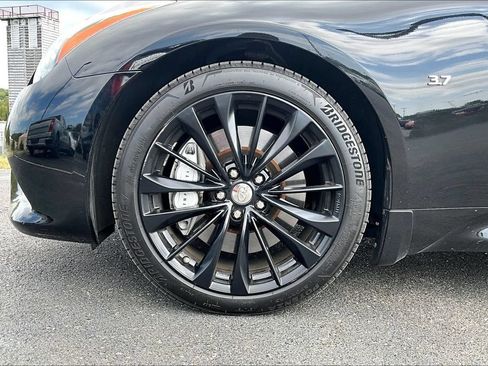Used 2015 INFINITI Q60 Convertible w/ Premium Package RWD image 2