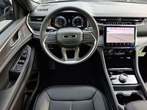 New 2025 Jeep Grand Cherokee Limited w/ Black Appearance Package image 7