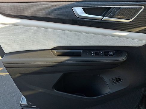 Certified 2025 Volkswagen Atlas Cross Sport SEL Premium R-Line image 12