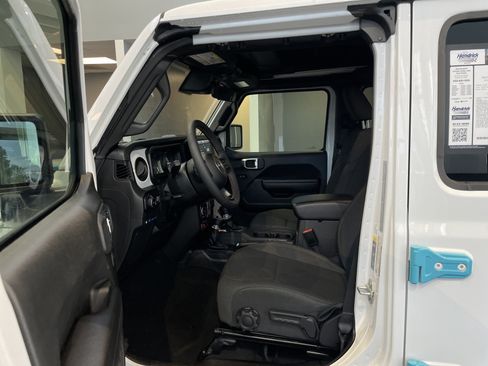 Used 2024 Jeep Wrangler Unlimited AWD/4WD image 16