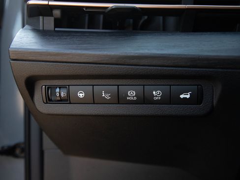 Used 2023 Nissan Ariya AWD image 28