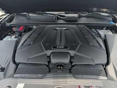 Used 2022 Bentley Bentayga AWD/4WD image 18