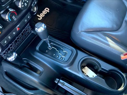 Used 2015 Jeep Wrangler Unlimited Sahara w/ Connectivity Group image 15