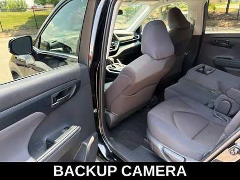 Used 2023 Toyota Highlander LE AWD/4WD image 23