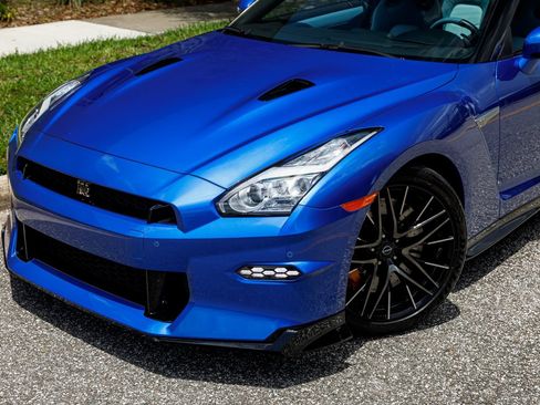 Used 2024 Nissan GT-R AWD/4WD image 37