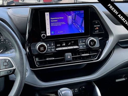 Used 2023 Toyota Highlander L FWD image 7