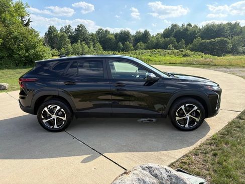 Used 2024 Chevrolet Trax RS w/ Driver Confidence Package FWD image 10