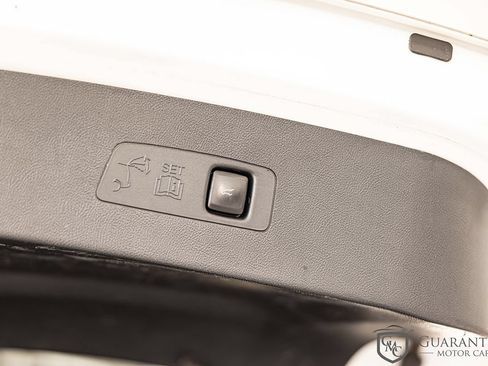 Used 2020 Lincoln Corsair AWD w/ Premium Package image 16