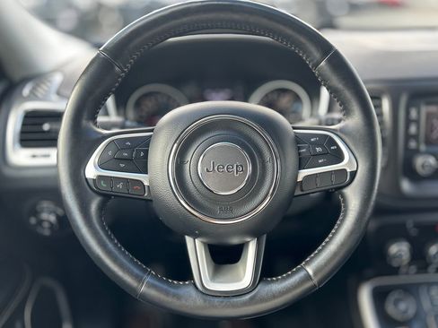 Used 2018 Jeep Compass Latitude w/ Cold Weather Group image 9