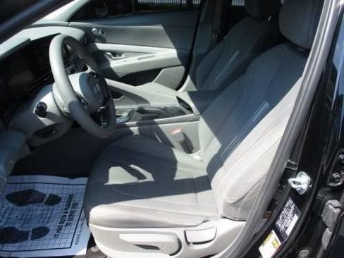Used 2024 Hyundai Elantra SEL FWD image 6